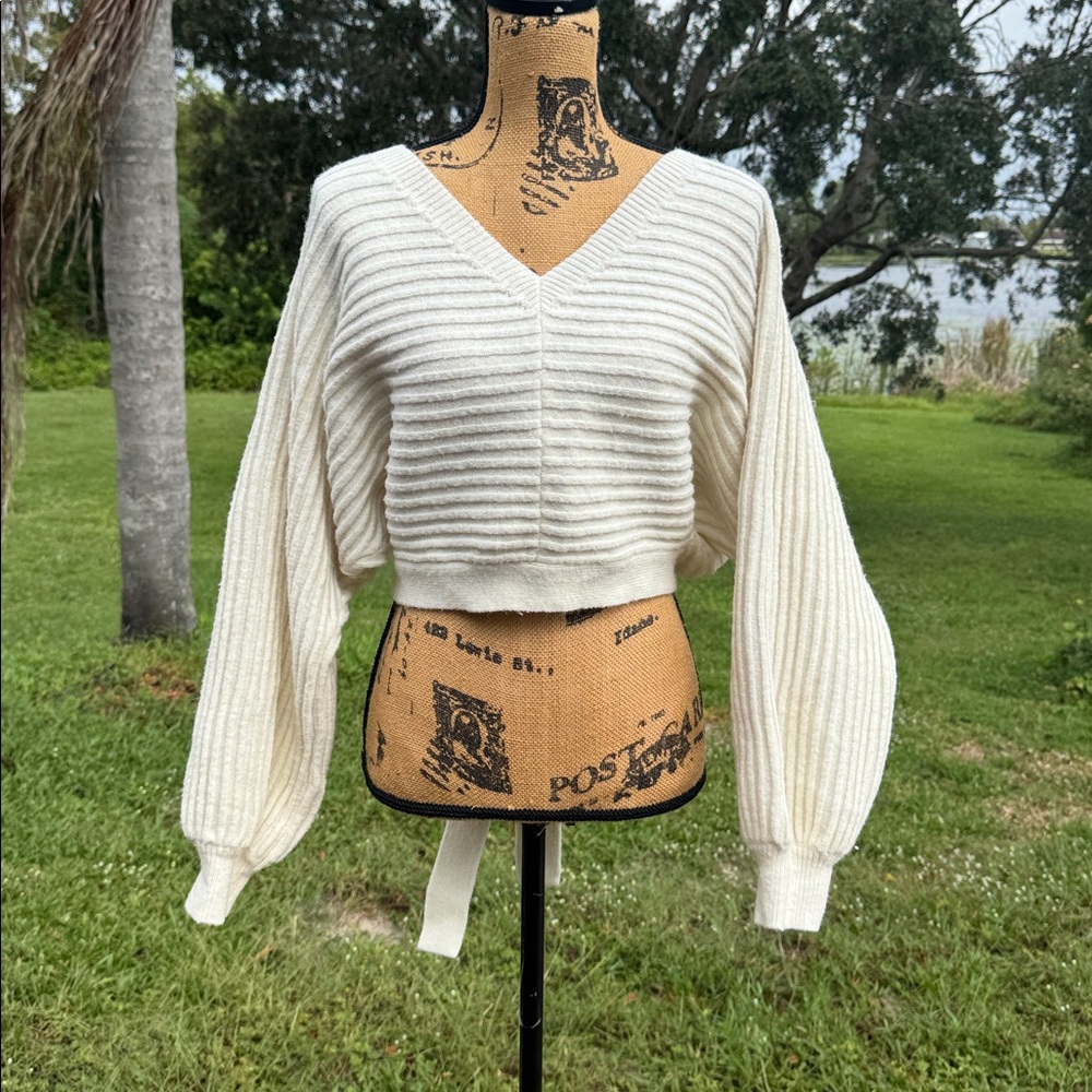 Hey Babe Cream Bone Ribbed Knit Cropped Sweater Open Back Size Medium